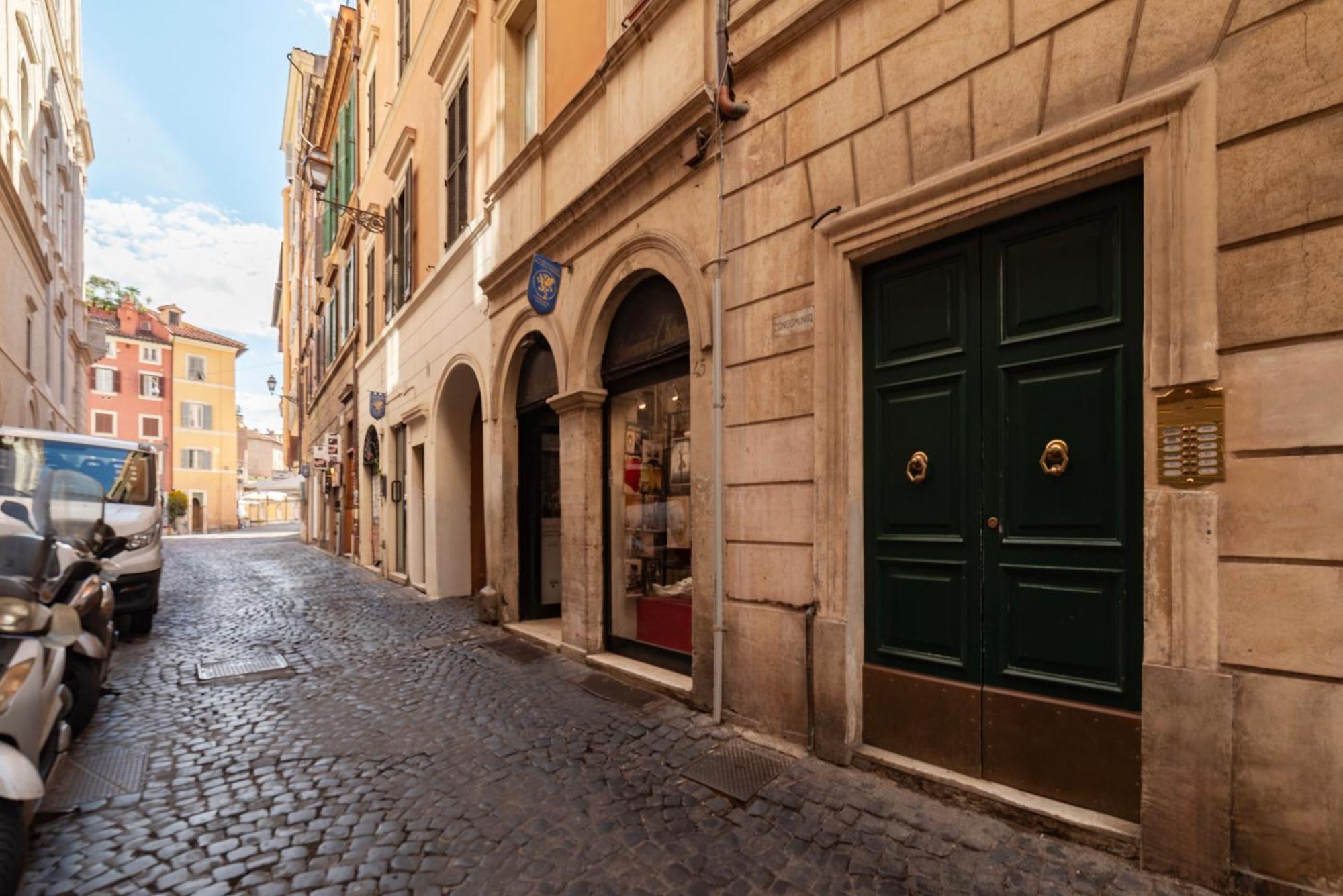 Apartamento With Terrace In Via Del Pellegrino - Fromhometorome Roma