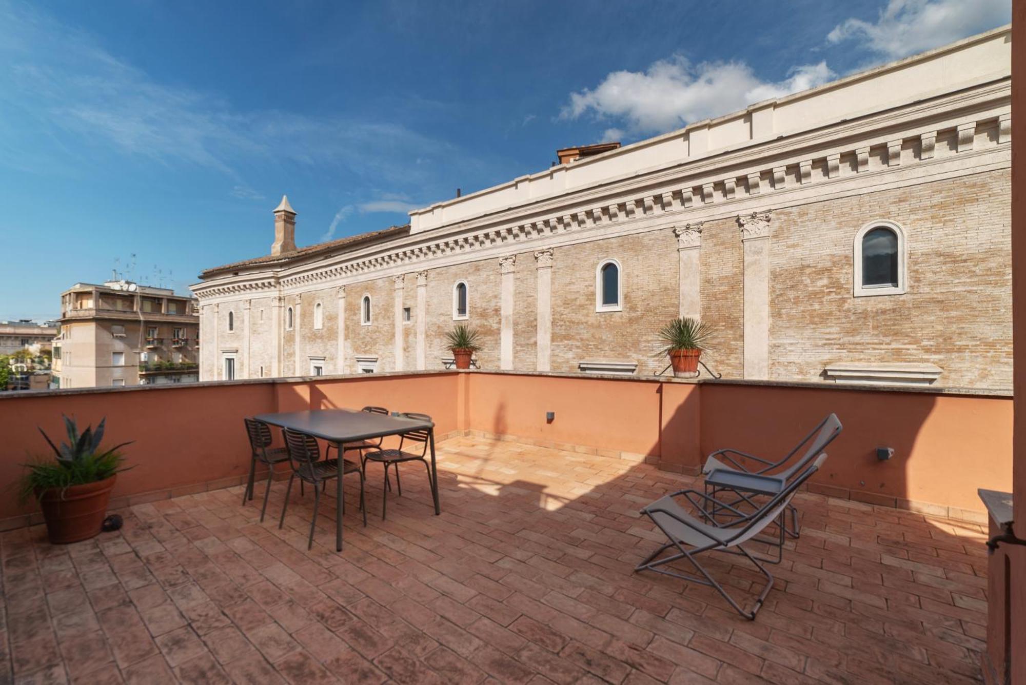 With Terrace In Via Del Pellegrino - Fromhometorome Apartamento